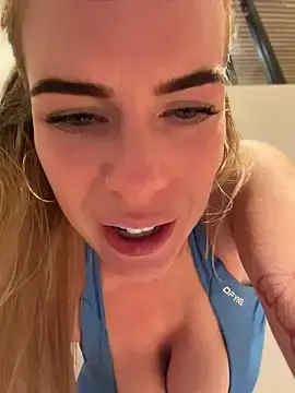Stripchat Free Porn Cam of oliviafranciis
