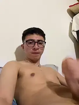 Stripchat Live Sex of CamiRojas_boy