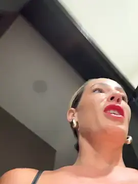 Stripchat Free Live Porn of SweetAlegra_