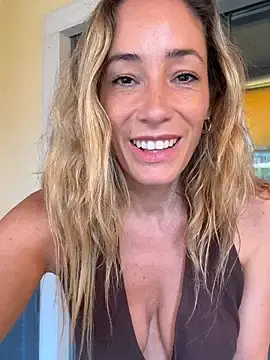 Stripchat Live Sex Cam of SweetAlegra_