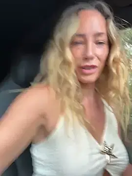 Stripchat Live Sex Cam of SweetAlegra_