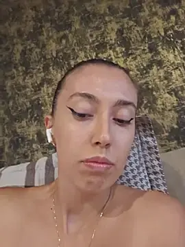 Stripchat Live Sex Cam of VirginPussySquirt