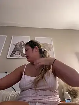 Stripchat Live Sex Cam of hiddensecretxx