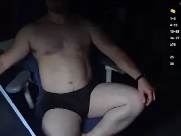 Stripchat Live Sex Cam of under_the_desk40