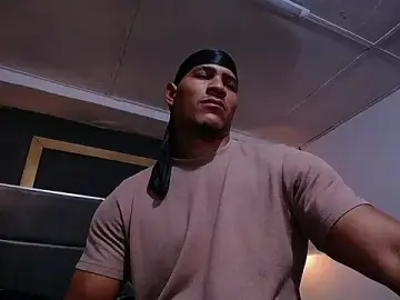 Stripchat Free Porn Cam of teddyfit19cm