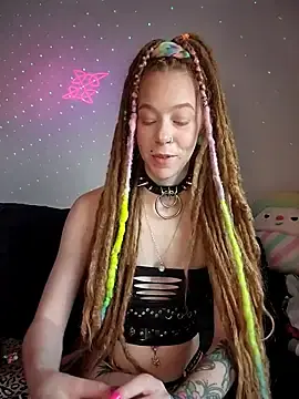 Stripchat Free Porn Cam of LucidLucy