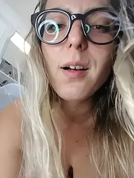Stripchat Live Sex of dolcehelena993