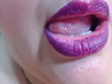 Stripchat Watch Live Sex Cams of Kerly_Doll