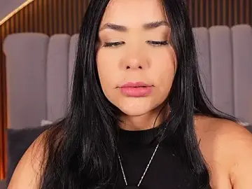 Stripchat Free Porn Cam of emperatriz_reyes
