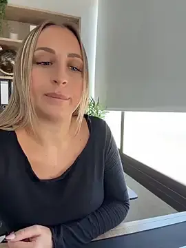 Stripchat Live Porn of LolaCruz_