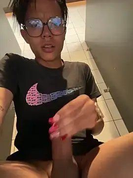 Stripchat Sex Cam of Andres_boy252