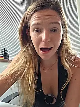 Stripchat Sex Cam of lucie_mehott