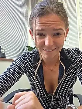 Stripchat Sex Cam of lucie_mehott