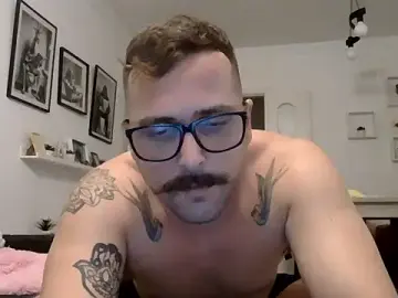 Stripchat Live Sex Cam of yanick931