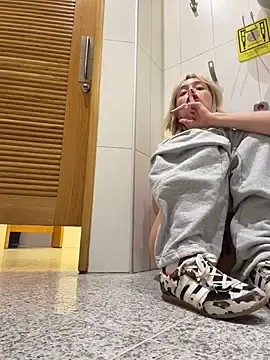 Stripchat Best Webcam of PollyLolly