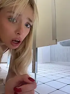 Stripchat Live Sex Cam of PollyLolly