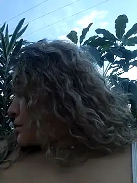 Stripchat Sex Cam of Sara_smiiith211