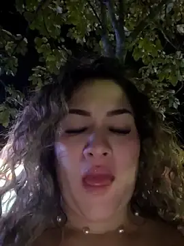 Stripchat Watch Live Sex Cams of Sara_smiiith211