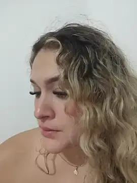 Stripchat Free Live Porn of Sara_smiiith211