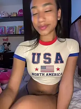 Stripchat Free Porn Cam of Mia-Lorette