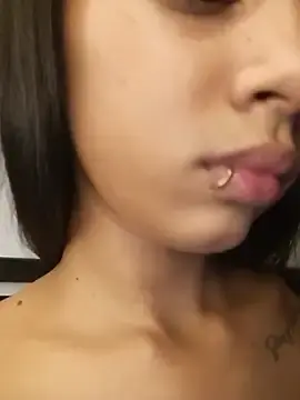 Stripchat Live Sex Cam of Zoe_Sweett18