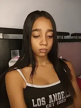 Stripchat Live Sex Cam of Zoe_Sweett18