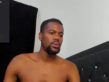Stripchat Free Live Porn of santi_brown