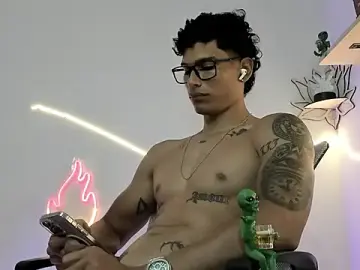 Stripchat Watch Live Sex Cams of srghost333