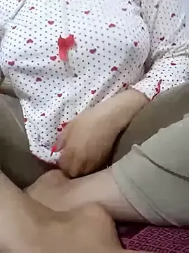 Stripchat Watch Live Sex Cams of Bombamom