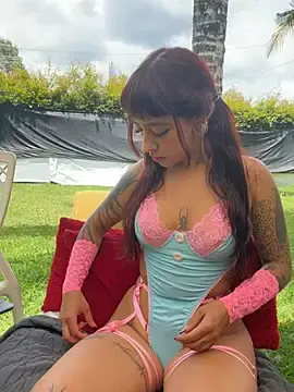 Stripchat Free Porn Cam of AliceMrtnz