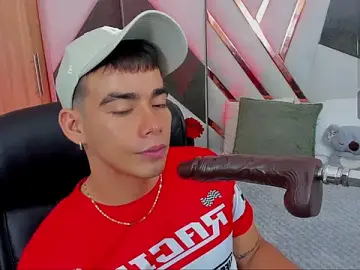 Stripchat Free Live Porn of Alejandro_karter18