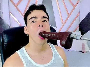 Stripchat Live Sex Cam of Alejandro_karter18