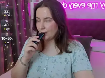 Stripchat Free Live Porn of FeralPeach