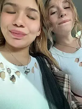 Stripchat Live Sex Cam of FlashTitsRoyal