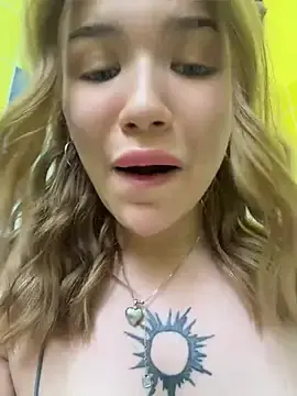 Stripchat Free Porn Cam of FlashTitsRoyal