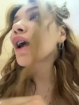 Stripchat Live Sex of FlashTitsRoyal