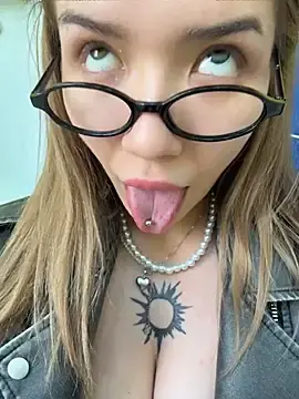 Stripchat Live Sex of FlashTitsRoyal