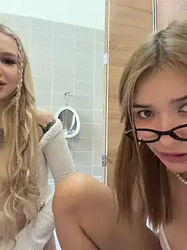 Stripchat Live Porn of FlashTitsRoyal