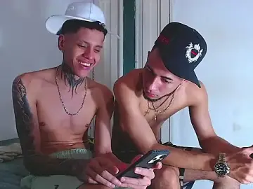 Stripchat Live Sex Cam of gabriel_reyes21
