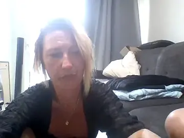 Stripchat Free Porn Cam of JeuneCharme1
