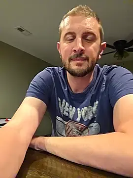 Stripchat Adult Webcam of MrMechanic40