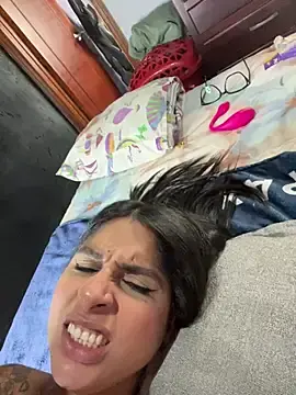 Stripchat Live Sex Cam of charlotte_stevenss_