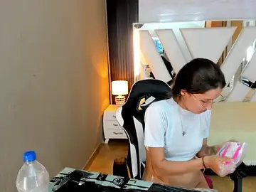 Stripchat Sex Chat of Linda4Petite