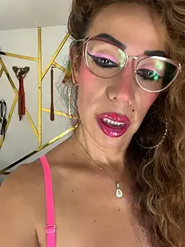 Stripchat Live Sex Cam of YOURSDEBORA