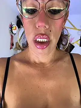 Stripchat Live Sex of YOURSDEBORA