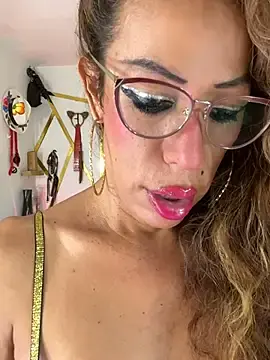 Stripchat Free Live Porn of YOURSDEBORA
