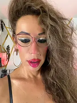 Stripchat Free Porn Cam of YOURSDEBORA