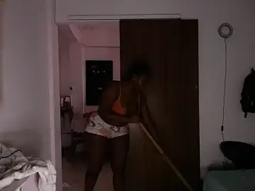 Stripchat Sex Cam of yselahot