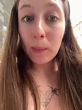Stripchat Free Porn Cam of FroggyAnna