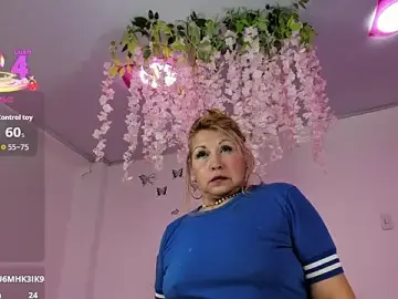 Stripchat Live Sex Cam of Kazsandraa